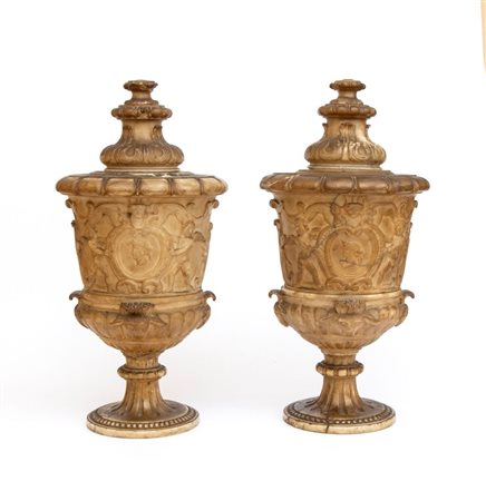   Coppia di vasi in alabastro - Urbino, XVI secolo