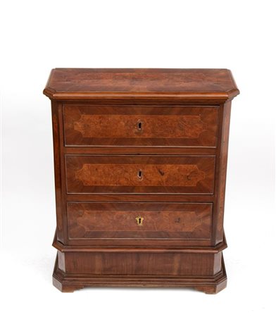   Cassettiera lombarda in noce - XVIII secolo