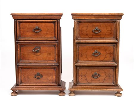   Coppia di comodini italiani in noce - Italia settentrionale, XIX secolo