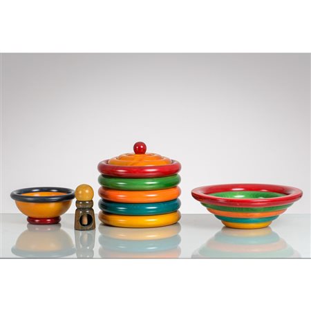 PIERO MANZONI, Quattro oggetti in legno colorato