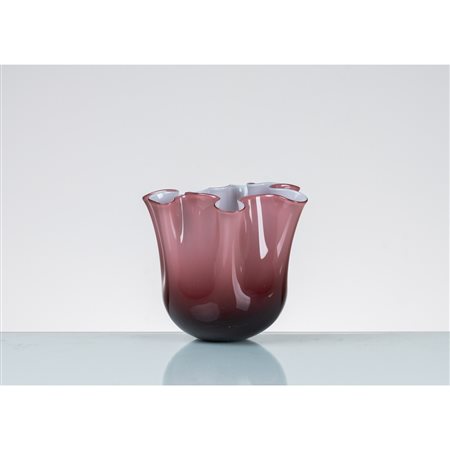 MAESTRI MURANESI, Vaso modello “Fazzoletto” in vetro