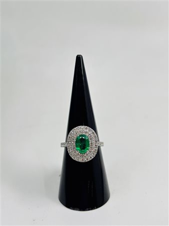 ANELLO IN ORO BIANCO CON SMERALDO