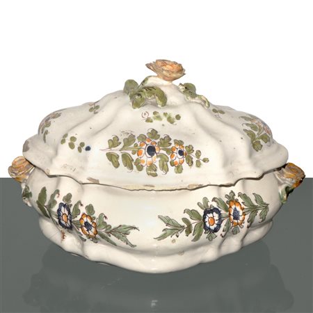 Zuppiera con coperchio Cerreto Sannita con presa a guisa di fiore