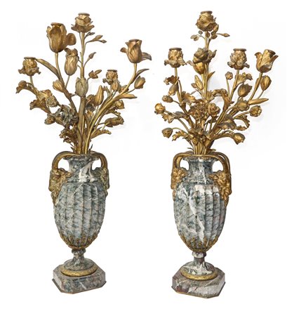 Coppia di vasi in marmo paonazzo con bronzi applicati a guisa di fiore e candeliere a 5 luci