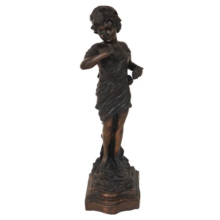 Giovane ragazza con uva in mano