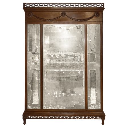 Specchiera tripartita in noce con decorazione  festoni, fine 18° secolo