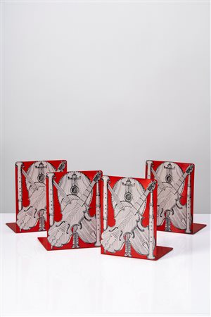 Piero Fornasetti (Milano 10/11/1913 - Milano 09/10/1988)  - Set di quattro fermalibri 'Strumenti musicali', 1960 circa