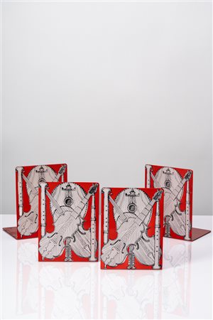 Piero Fornasetti (Milano 10/11/1913 - Milano 09/10/1988)  - Set di quattro fermalibri 'Strumenti musicali', 1960 circa