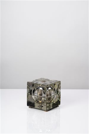 Alessandro Mendini (Milano 1931 - Milano 2019)  - Lampada da tavolo modello 'Cubosfera', 1968