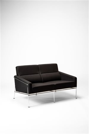 Arne Jacobsen - Divano modello no. '3302' o 'Airport Sofa', 2011