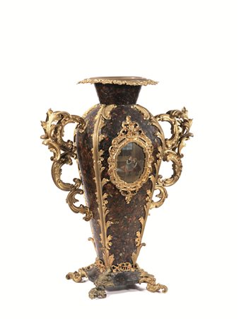 VASO, PIEMONTE, SECOLO XIX in legno rivestito in cuoio dipinto con ricche...