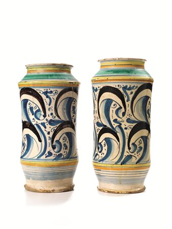 Coppia di albarelli, Montelupo, secondo quarto del secolo XVI in maiolica...