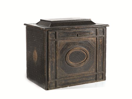 PICCOLO MONETIERE, VENEZIA, SECOLO XVI in legno ebanizzato, intagliato e...