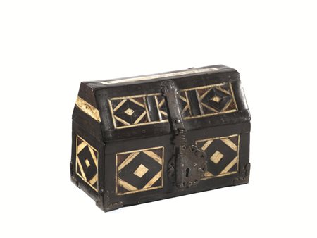 COFANETTO, NORD EUROPA, SECOLO XVI in legno lastronato con intarsi in osso e...