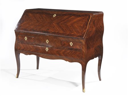 SCRIVANIA A RIBALTA, GENOVA, MET&Agrave; SECOLO XVIII in noce impiallacciato...