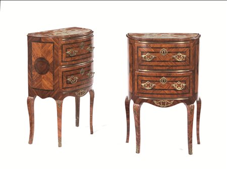 COPPIA DI COMODINI A MEZZA LUNA, SICILIA, MET&Agrave; SECOLO XVIII in noce e...