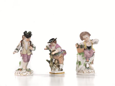 TRE FIGURE, MANIFATTURA DI MEISSEN E DI LUDWIGSBURG, SECOLO XIX in porcellana...