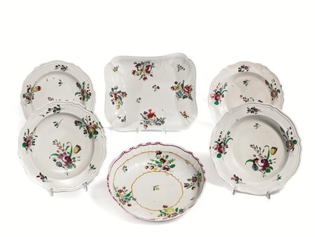 ASSORTIMENTO, MANIFATTURA GINORI A DOCCIA, FINE SECOLO XVIIII in porcellana...