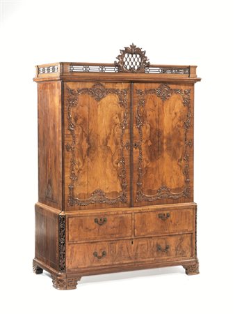 ARMADIO A DOPPIO CORPO, INGHILTERRA, FINE SECOLO XVIII in legno a due...