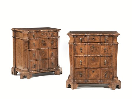 COPPIA DI CASSETTONCINI, VENETO, SECOLO XVIII in noce e radica con...