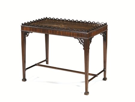 TAVOLINO, INGHILTERRA, SECONDA MET&Agrave; SECOLO XVIII in mogano con piano...