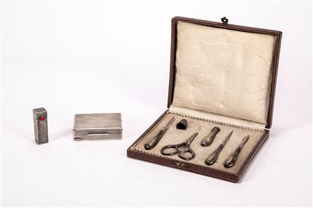 Scatola porta cipria, contenitore porta rossetto e set da cucito, from different eras