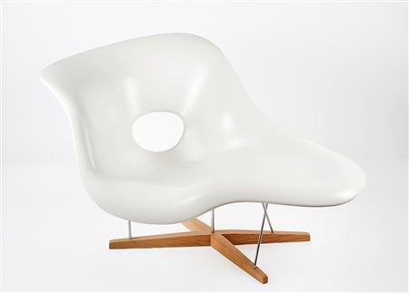 Charles & Ray Eames  
"La Chaise" 
  Cm 88x147x87