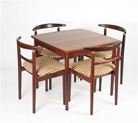 Sibast Helge - Børge Rammeskov  ,  
Tavolo da gioco con quattro sedie 
 Cm 70x80x80 (tavolo chiuso); cm 75x41,5x50 (sedie)