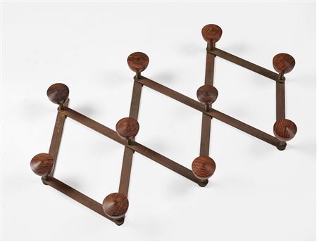 Luigi  Caccia Dominioni (Milano, 07/12/1913 - Milano, 13/11/2016) 
Appendiabiti ottone e palissandro 
 Cm 97x26x7,5