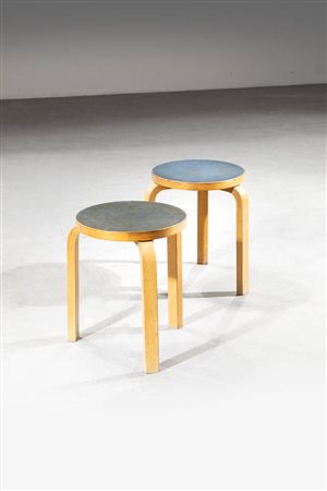 ALVAR AALTO<BR>Kuortane 1898 - Helsinki 1976<BR>Coppia di sgabelli mod. 60