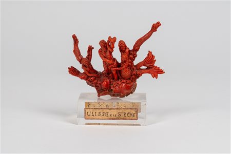 Scultura in corallo rosso riccamente intagliato raffigurante Ulisse e due sirene in un fondale marino con pesci. Bottega napoletana o siciliana, secolo XVIII/XIX.