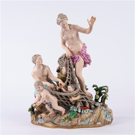 Gruppo in porcellana policroma raffigurante la Cattura di Tritone. Manifattura di Meissen, fine secolo XIX. Da un modello di J. J. Kaendler e rielaborato da E. A. Leuteritz.