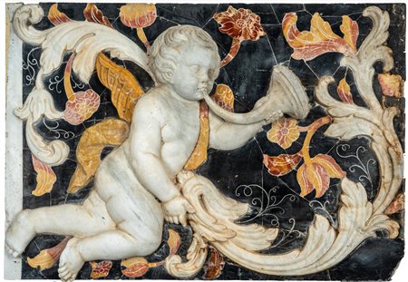 Importante pannello a tecnica mista in marmo scolpito e intarsiato raffigurante putto tra girali fogliati. Palermo, secolo XVIII