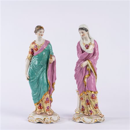 Clio e Vesta in porcellana tenera policroma su base a rocaille. Recano al retro marchi della manifattura di Derby, fine secolo XIX/XX