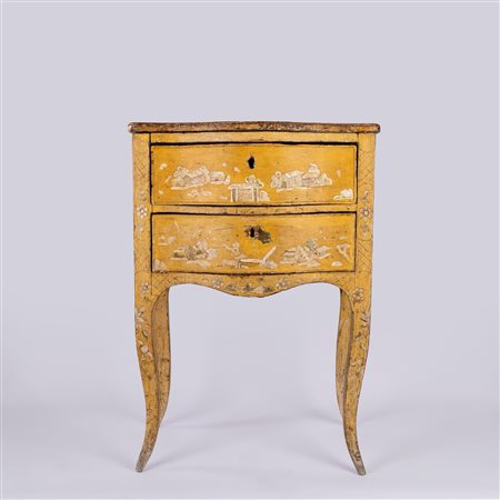 Comodino a due cassetti in legno laccato a cinoiserie. Secolo XVIII