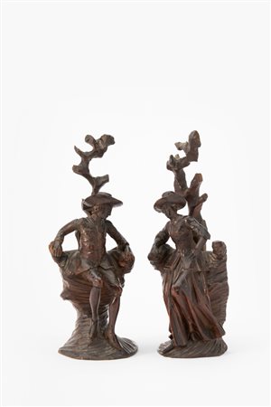 Due figure in legno intagliato. Veneto, secolo XVIII