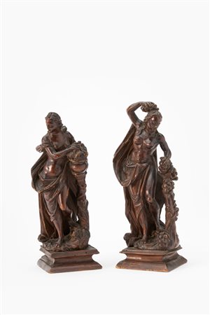 Due figure allegoriche in legno intagliato. Veneto, secolo XVIII