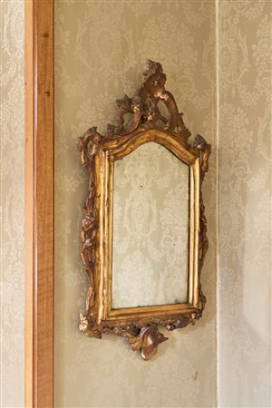 Coppia di ventole in legno intagliato e dorato. Veneto, secolo XVIII