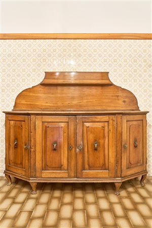 Credenza in noce. Veneto, secolo XVII