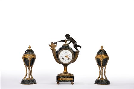 Trittico da camino in marmo verde, bronzo dorato e patinato. Francia, secolo XIX