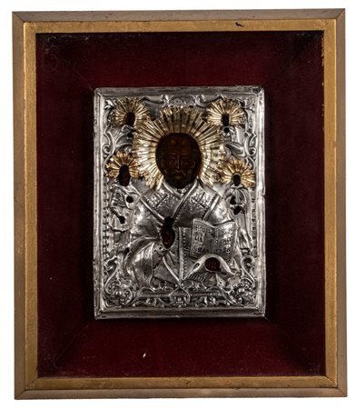 Icona di San Nicola Taumaturgo con riza in argento sbalzato e dorato. Russia, fine XVII secolo.