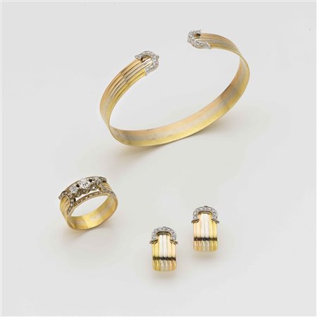 Parure in oro bianco, giallo e rosso con bracciale alla schiava, orecchini ed...