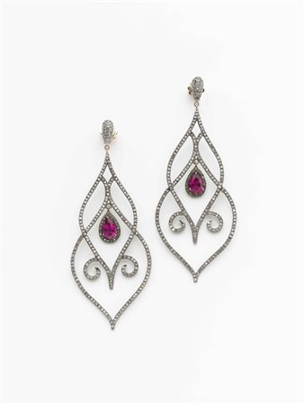 Orecchini pendenti in argento con rifiniture in oro rosso, diamanti per ct...