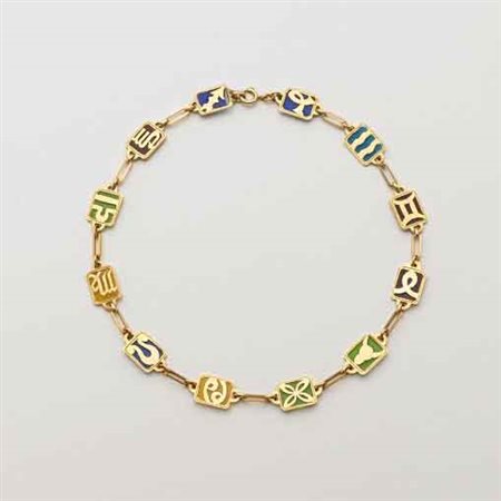 Collier in oro giallo con medaglie di smalti cattedrali colorati e segni...