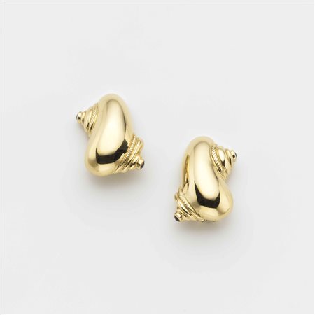 GIODORO Orecchini a lobo in oro giallo a guisa di conchiglia con quattro...