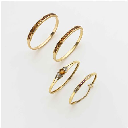 Quattro bracciali rigidi in oro giallo due con quarzi citrini carrè uno con...