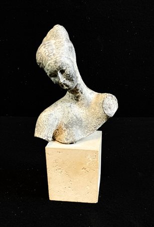 Emilio Greco "Busto di fanciulla" 
scultura in bronzo su base in travertino
h sc