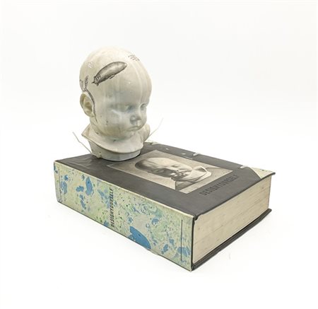 José D'Apice "Designyourself" 2012
tecnica mista su calco in gesso e libro
cm 25