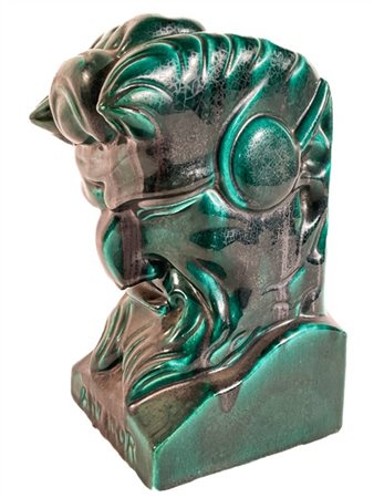 Scultura raffigurante testa di fauno in ceramica smaltata in verde e a lustro m