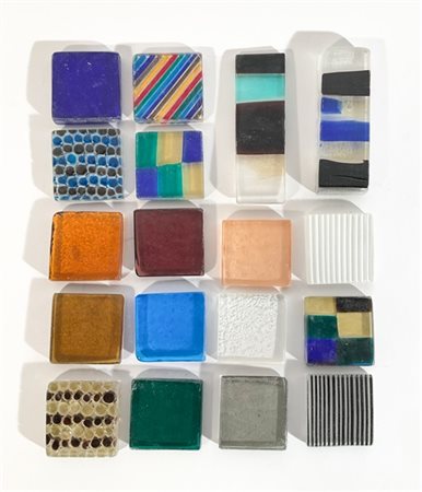 Diciotto tessere di vetro, probabile manifattura Vistosi. Murano, anni '70. (l